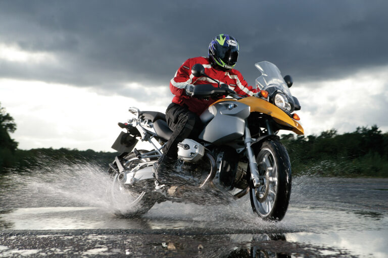 Essential Motorcycle Rain Gear for Rainy Weather Riding